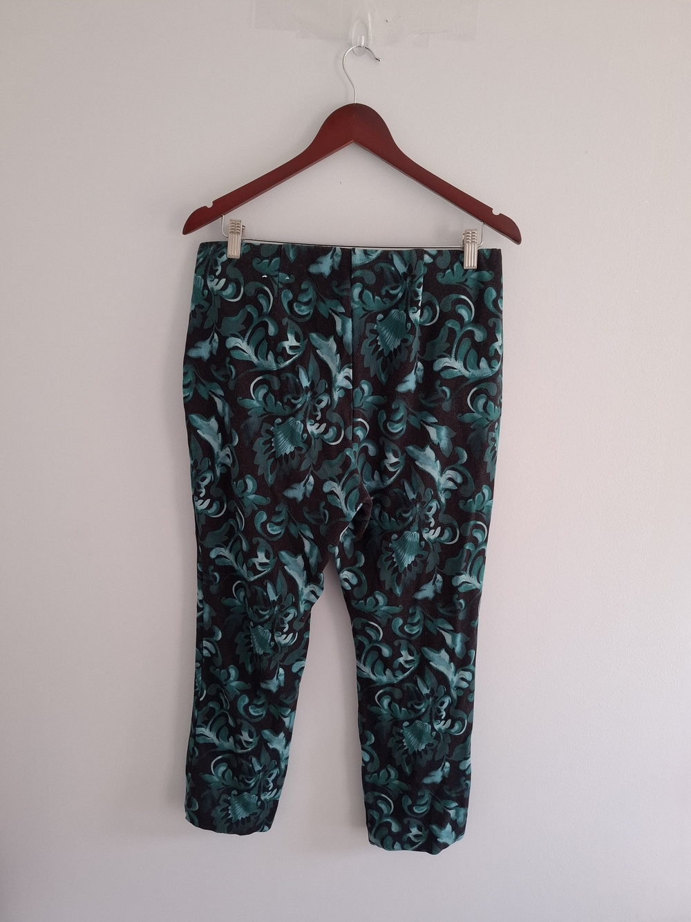 Chico's Black Leggings with Teal Scroll Print SZ 1.5/US 10
